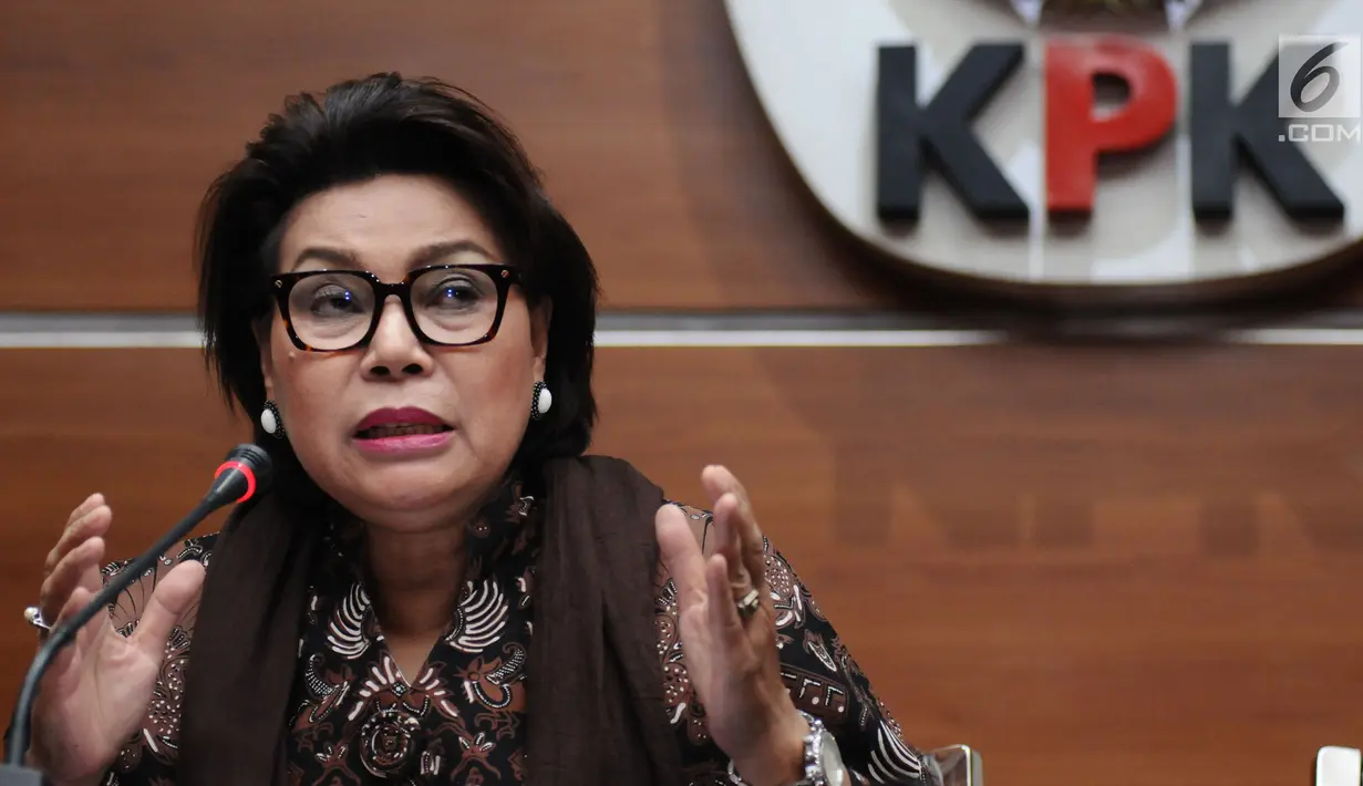Wakil Ketua KPK, Basaria Panjaitan memberi keterangan di Gedung KPK, Jakarta, Kamis (14/9). Keterangan terkait operasi tangkap tangan Bupati Batubara, OK Arya Zulkarnain. (Liputan6.com/Helmi Fithriansyah)