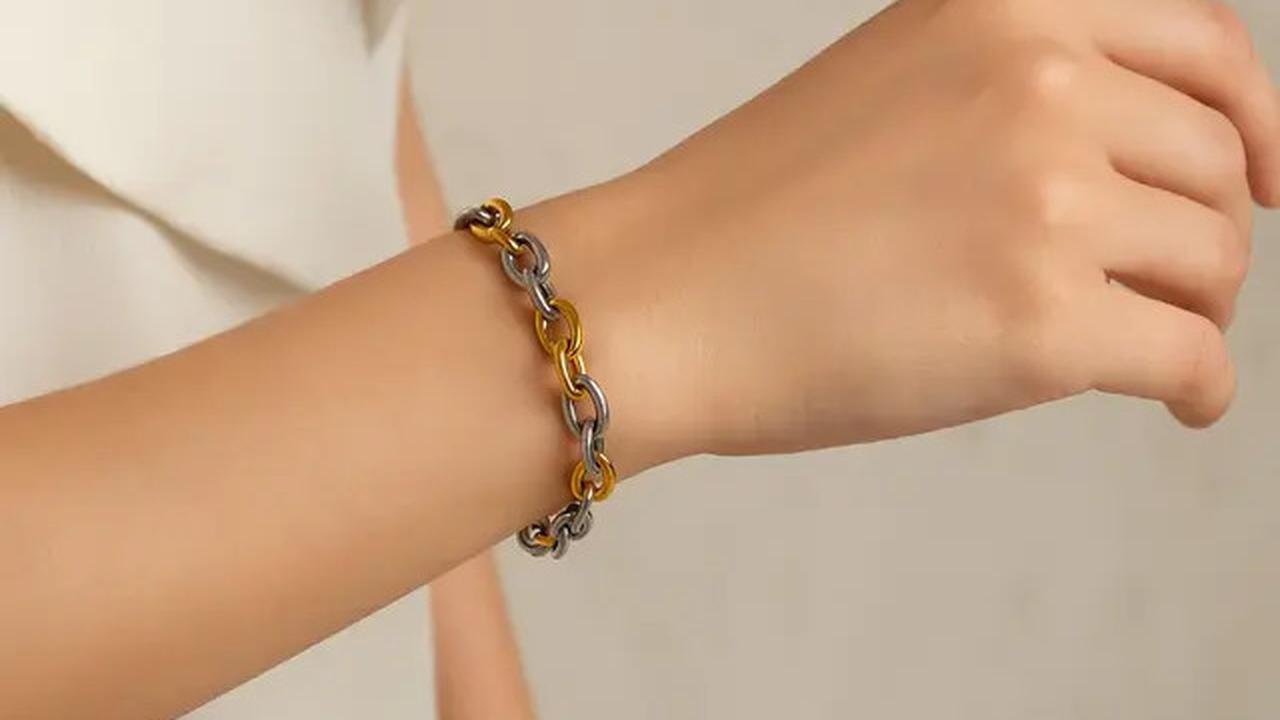 10 Model Gelang Rantai Titanium Terbaru, Jadi Perhiasan Wanita yang Hits untuk Segala Usia di 2025