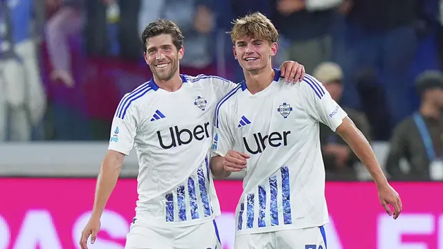 Foto: Wajah Semringah Skuad Como Setelah Raih Kemenangan Perdana di Liga Italia, Sikat Juara Europa Atalanta