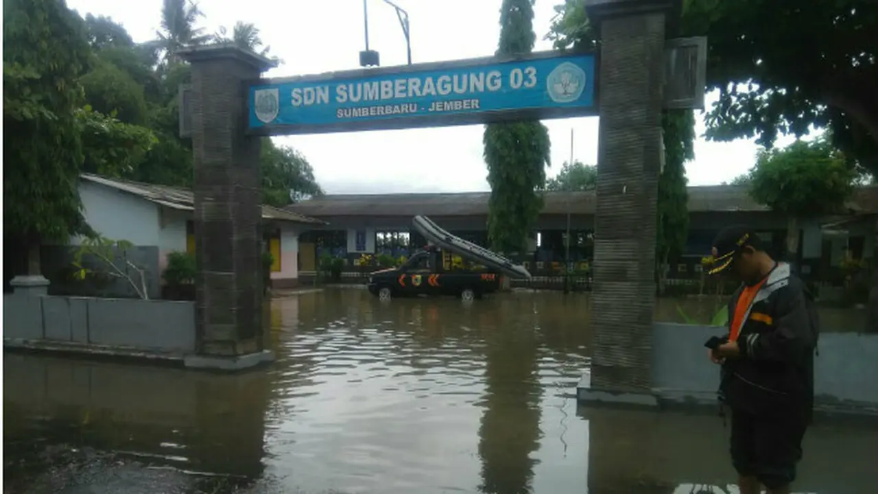 Sungai Tanggul di Jember Meluap, Rumah 300 KK Terendam