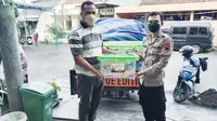 Suasana secara langsung dilakuan serah terima 30 paket sembako itu berlangsung di Sekretariat JMSI Jateng, Kompleks GOR Trilomba Juang, Kota Semarang, Jumat (29/4/2022)