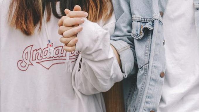 60 Gambar Romantis Tangan HD Terbaik