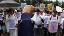 Massa Kolaborasi Nasional menggelar aksi di depan Gedung DPR/MPR, Jakarta, Selasa (17/9/2019). Massa mendesak DPR segera mengesahkan Rancangan Undang-Undang (RUU) Penghapusan Kekerasan Seksual (PKS) pada periode 2014-2024. (Liputan6.com/JohanTallo)