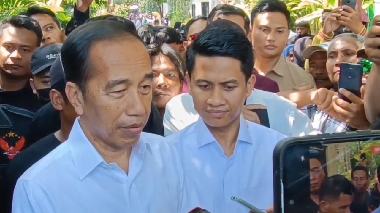 VIDEO: Galak Jokowi Balas Pendemo: Mereka Tak Ada Kewenangan Atur Saya Tunjukkan Ijazah Asli