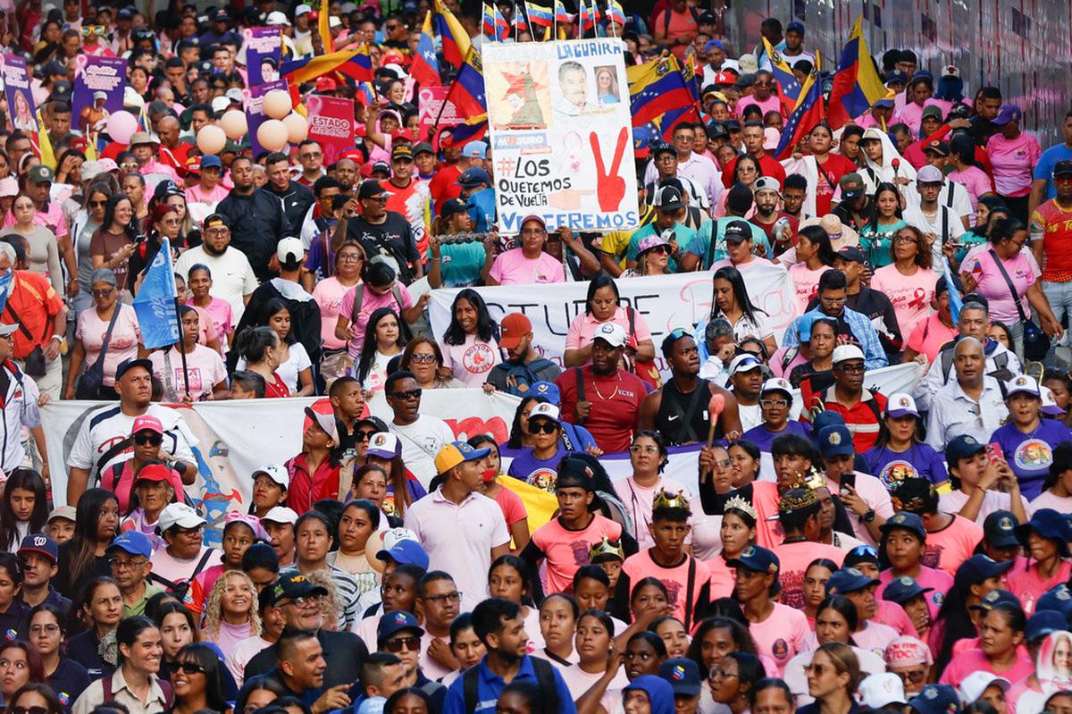 Ribuan Perempuan di Venezuela Kampanyekan Kesadaran Kanker Payudara