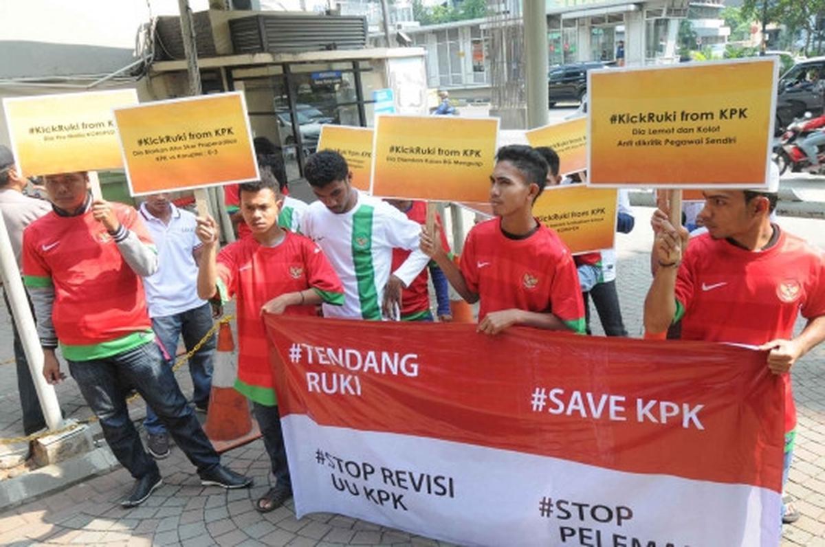 Aksi suporter tuntut KPK bongkar kasus korupsi PSSI