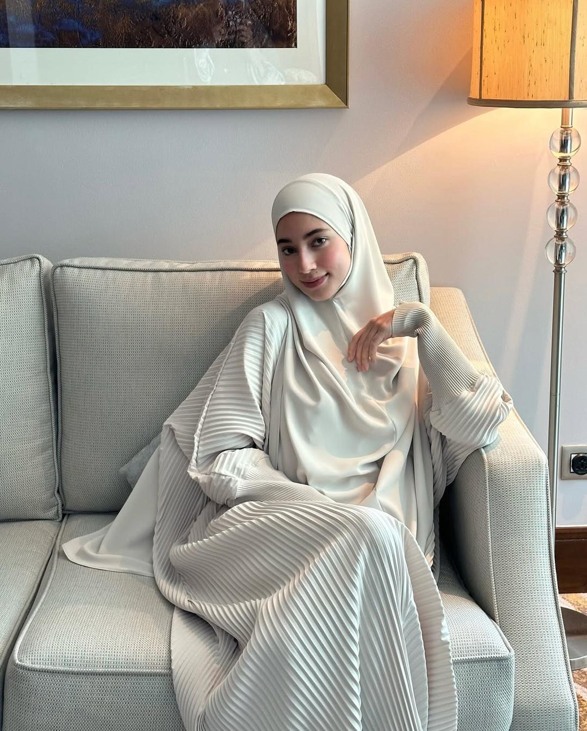 Potret Cantik Ameera Khan Pacar Jefri Nichol saat Tampil Berhijab