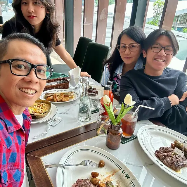 6 Potret Kenangan Hilbram Dunar dan Keluarga, Meninggal Dunia di Usia 48 Tahun