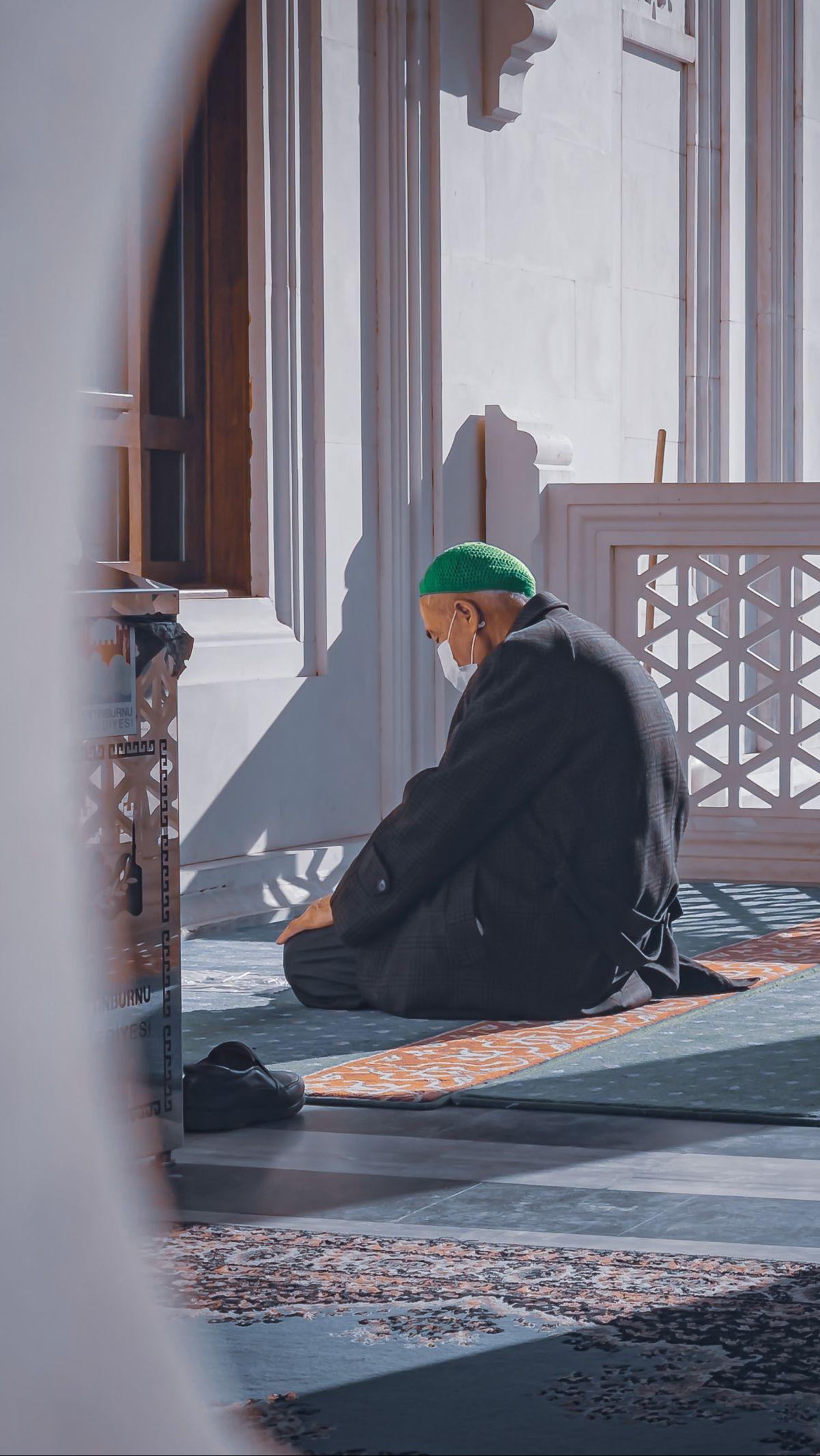 <b>Tata Cara Melakukan Takbiratul Ihran  dengan Benar</b>