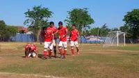 Pemain Madura FC Bersujut Usai Mencetak Gol (Liputan6.com/Mohamad Fahrul).