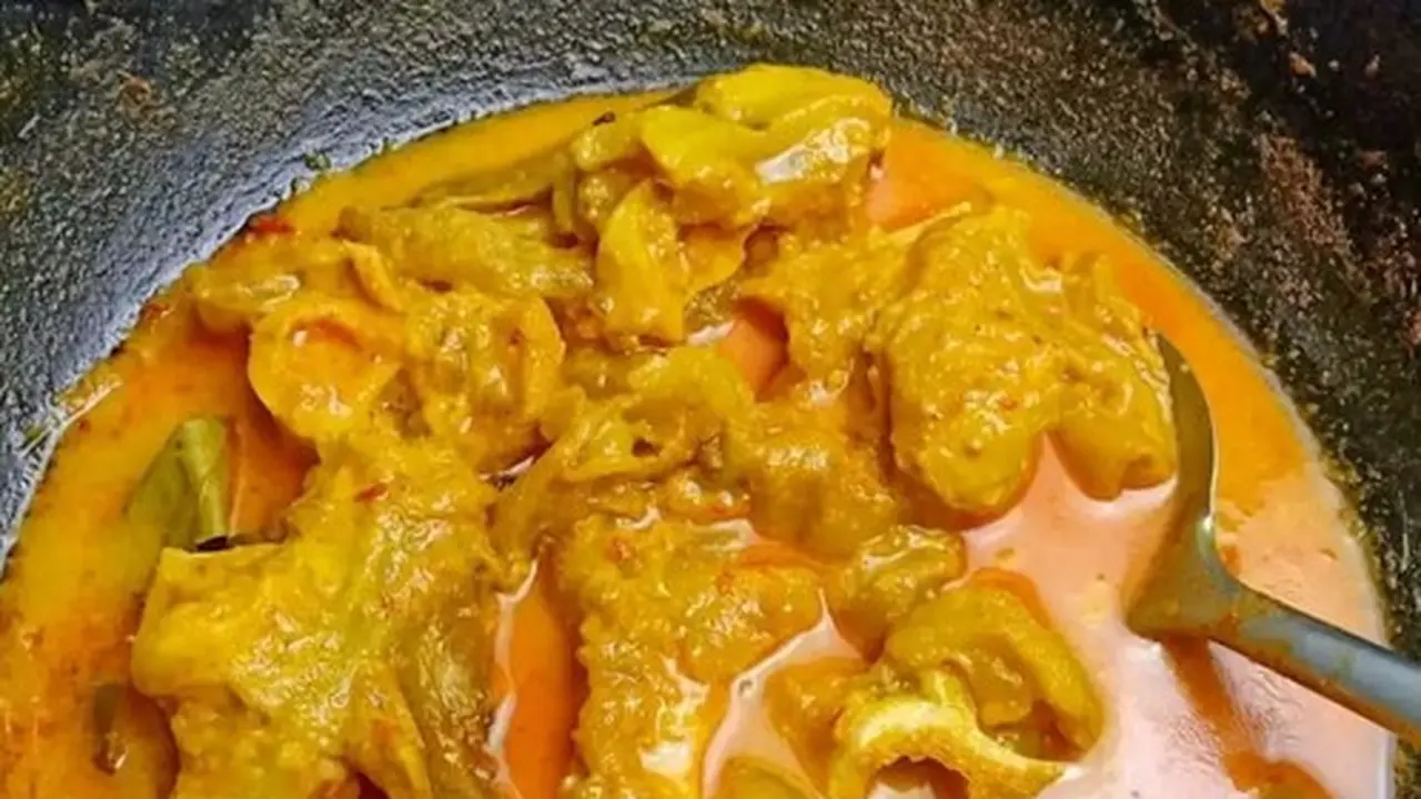 Satu wajan kikil padang kuah kental