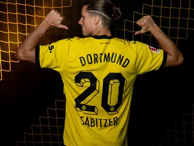 Marcel Sabitzer akhirnya resmi berseragam Borussia Dortmund. Gelandang berusia 29 tahun itu diboyong dari Bayern Munchen secara permanen. (FOTO: twitter.com/BlackYellow)