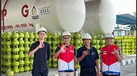 Direktur Pemasaran Pusat & Niaga PT Pertamina Patra Niaga Maya Kusmaya didampingi Tim Sales Area Bandung dan Priangan Timur melakukan kunjungan lapangan ke beberapa pangkalan dan Stasiun Pengisian dan Pengangkutan Bulk Elpiji (SPPBE) di wilayah Kota Bandung pada Minggu (30/7/2023).