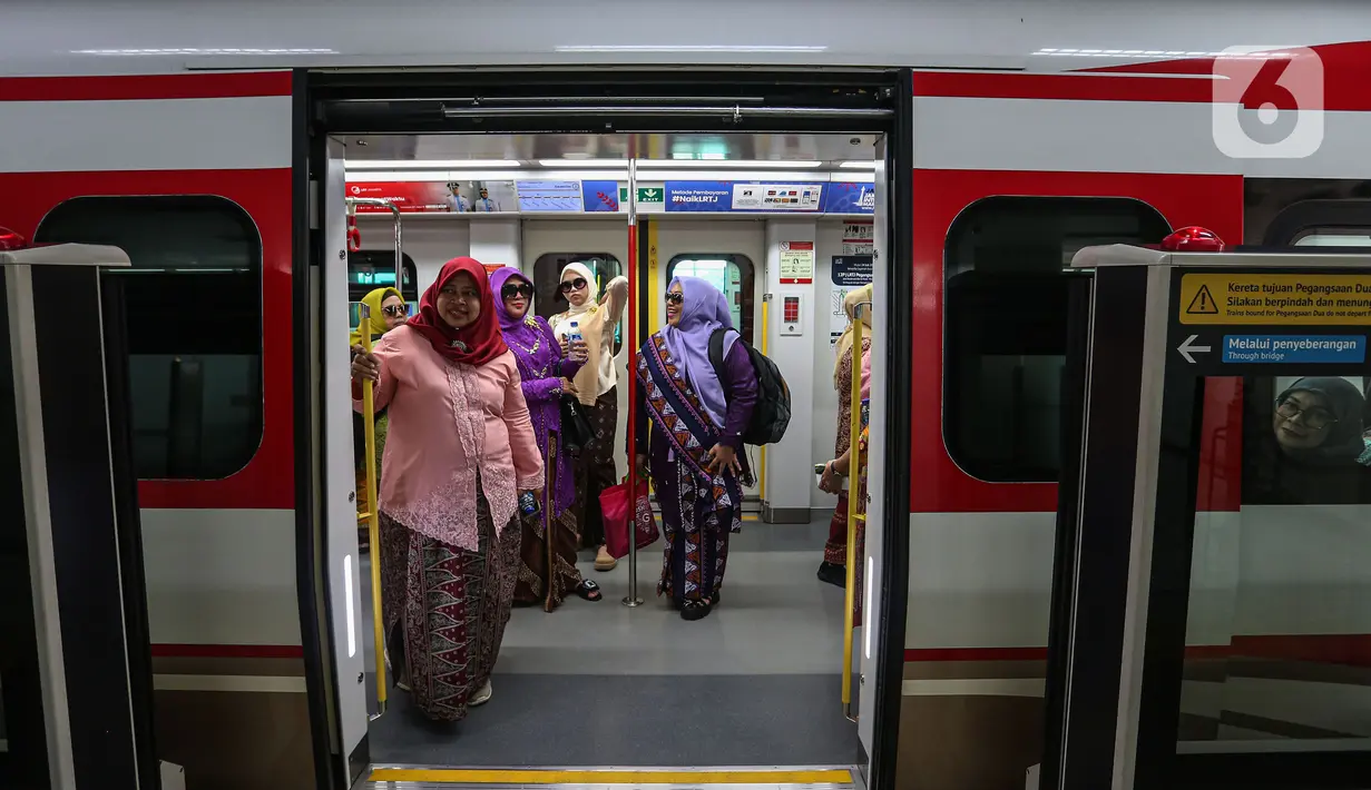 Aksi ini untuk memperingati Hari Kebaya Nasional (HKN) 2024. (Liputan6.com/Angga Yuniar)