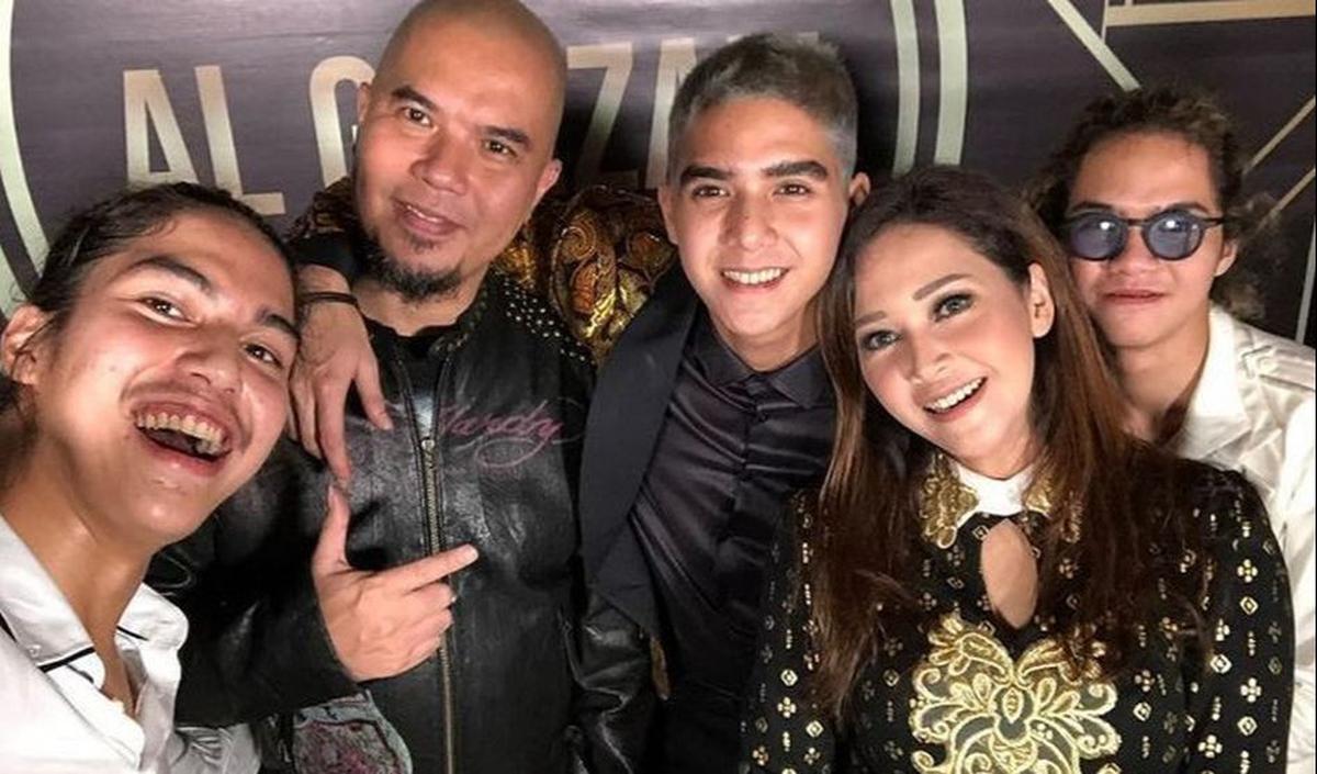 Dalam perjuangan menangani kasus tersebut, Arist Merdeka Sirait dan Komnas PA terlibat dalam menangani tuduhan eksploitasi anak yang diajukan oleh Ahmad Dhani terhadap Maia Estianty.