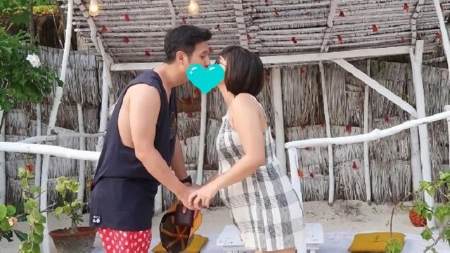 Bikin Baper, Berikut Ini Merupakan 10 Foto Seleb yang Ciuman Dengan Pasangan Mereka