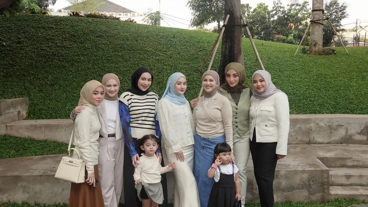 Adu Gaya Menggemaskan Ameena Atta dan Guzel yang Jadi Member Cilik Baru di Arisan Geng Mamayu