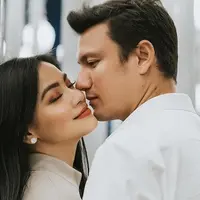 Titi Kamal beruntung dapat Christian Sugiono. (Instagram/titi_kamall)