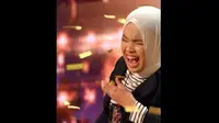 Putri Ariani, penyanyi tuna netra Indonesia yang berhasil mendapatkan golden buzzer di America's Got Talent. (dok. Screenshoot Instagram @agt/https://www.instagram.com/p/CtK4CynJB6Q/Dinny Mutiah)