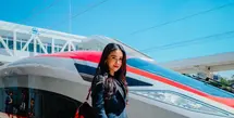 Blazer menjadi salah satu item favorit dan Anda bisa memadukannya dengan jeans untuk tampilan kasual. [Foto: Instagram/ayushita]
