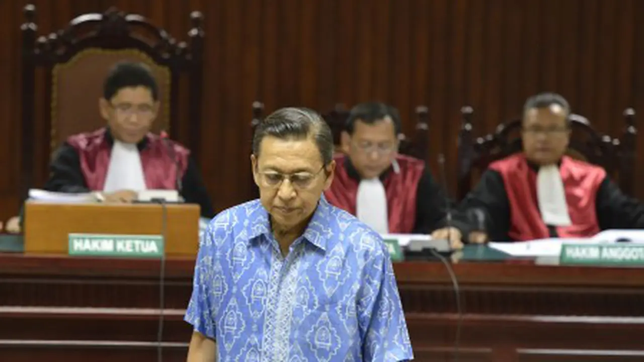 Sidang Century, Wapres Tersenyum Diteriaki Demonstran