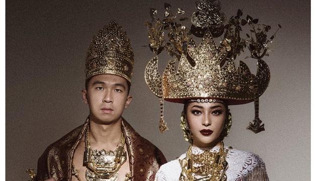 5 Foto Prewedding Nikita Willy Pakai Siger Pepadun, Banjir Pujian