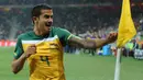 Tim Cahill. Gelandang serang Australia yang kini berusia 42 tahun dan telah pensiun dari sepak bola internasional pada Juli 2018 ini tercatat tampil dalam 4 edisi Piala Dunia, mulai edisi 2006 hingga 2018. Total tampil dalam 9 laga dengan torehan 5 gol dan 1 assist, penampilan terbaiknya terjadi pada edisi 2006 di Jerman. Pada laga awal di fase Grup F, ia menyumbang 2 gol dan 1 assist saat Australia mengalahkan sesama wakil Asia, Jepang dengan skor 3-1 (12/6/2006). (AFP/Stan Honda)