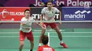 Ganda putra Indonesia, Fajar Alfian/M Rian Ardianto mengembalikan kok ke arah Kevin Sanjaya S/Marcus F Gideon di Final Bulutangkis Asian Games 2018 di Istora GBK, Jakarta, Selasa (28/8). Kevin/Marcus unggul. (Liputan6.com/Helmi Fithriansyah)