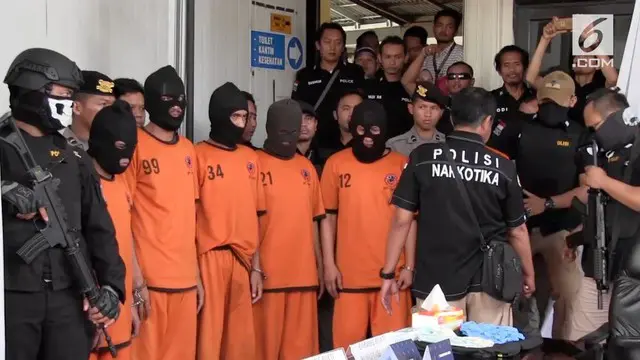 Pengedar narkoba antar provinsi berhasil ditangkap oleh polisi. Sabu asal Thailand rencananya akan dipindahkan melalui Batam.