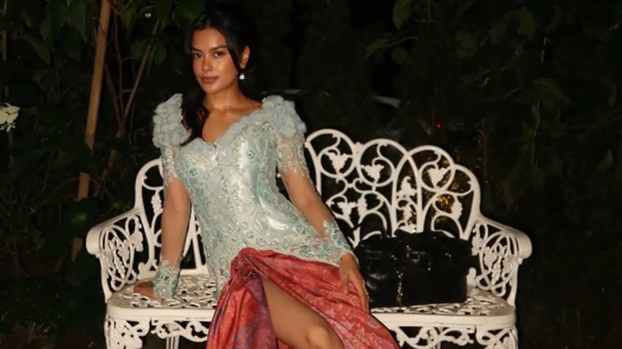 6 Gaya Berbatik Eva Celia, Tampil Modis dengan Sentuhan Budaya Indonesia