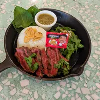 Program “Holycow’s Kitchen Takeover” kembali hadir dengan menu spesial Wagyu Zabuton Steak with Negi Butter Sauce and Rice, perpaduan wagyu lembut dan rasa khas Jepang yang memanjakan selera para pecinta kuliner.