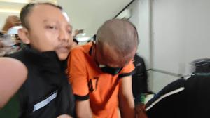 MR Jadi Tersangka Pembacokan Suporter di Bogor, Tertunduk Saat Digiring