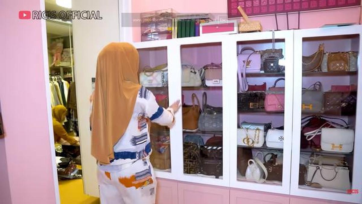 8 Potret Kamar Ria Ricis Serba Pink, Elegan Terorganisir hingga Walk-in Closet Curi Perhatian