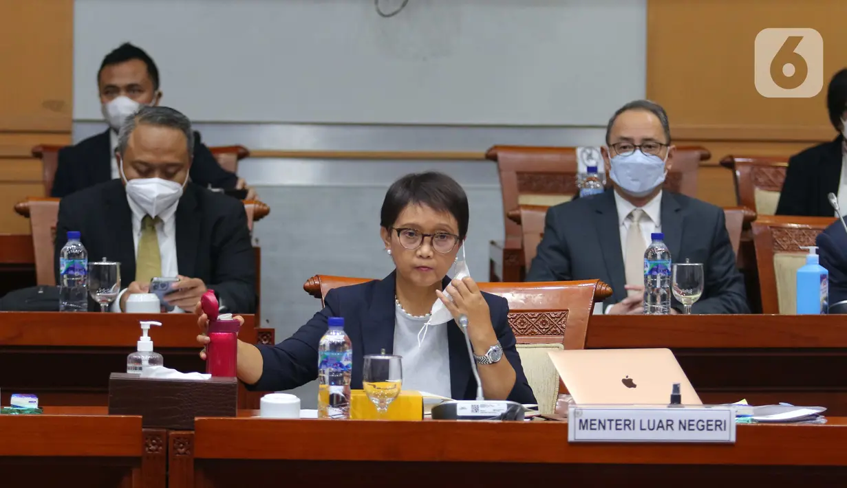 Menteri Luar Negeri Retno Marsudi saat mengikuti rapat kerja dengan Komisi I DPR RI di Kompleks Parlemen, Senayan, Jakarta, Selasa, (31/5). Rapat tersebut membahas Rencana Kerja Anggaran  dan Rencana Kerja Pemerintah Kementerian Luar Negeri tahun 2023. (Liputan6.com/Angga Yuniar)