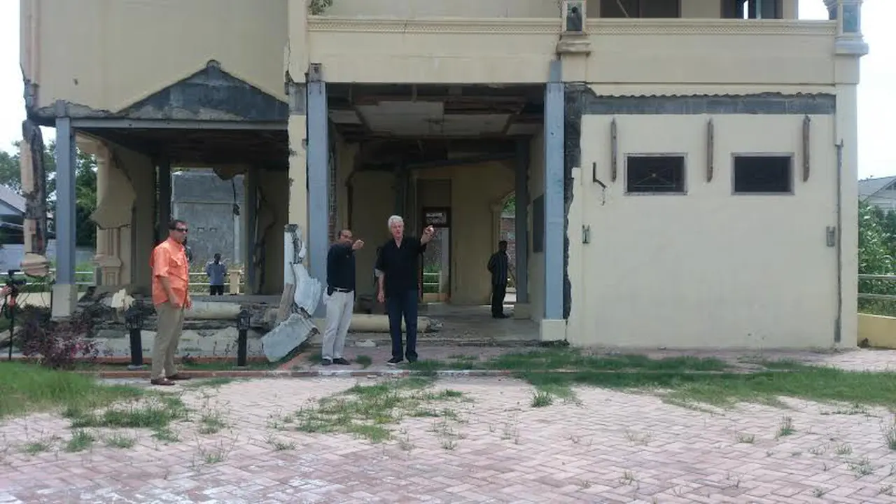 Bill Clinton Berkunjung ke Aceh