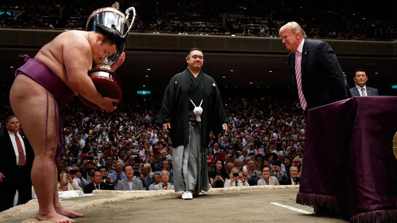 Kunjungi Jepang, Trump Nonton Sumo Bersama Abe Shinzo