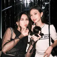 Jessica Mila hingga Yuki Kato hadiri event Dior Beauty di Singapura. Gaya siapa yang jadi favoritmu?