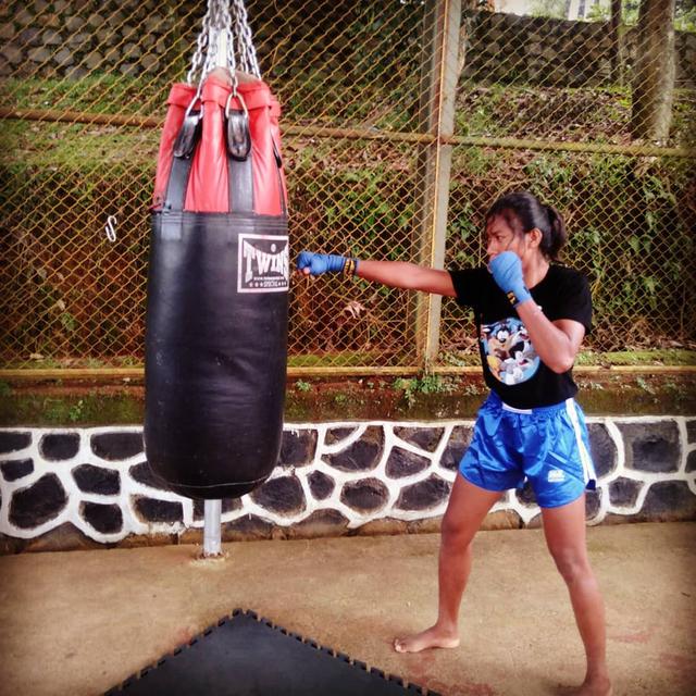 6 Potret Atlet Susanti Ndapataka, Peraih Medali Emas yang Dijemput Pakai Pick Up