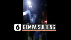 Warga Tojo Una-Una Sulawesi Tengah panik dan berusaha selamatkan diri usai diguncang gempa besar berkekuatan magnitud 6,5 Senin (26/7) malam.