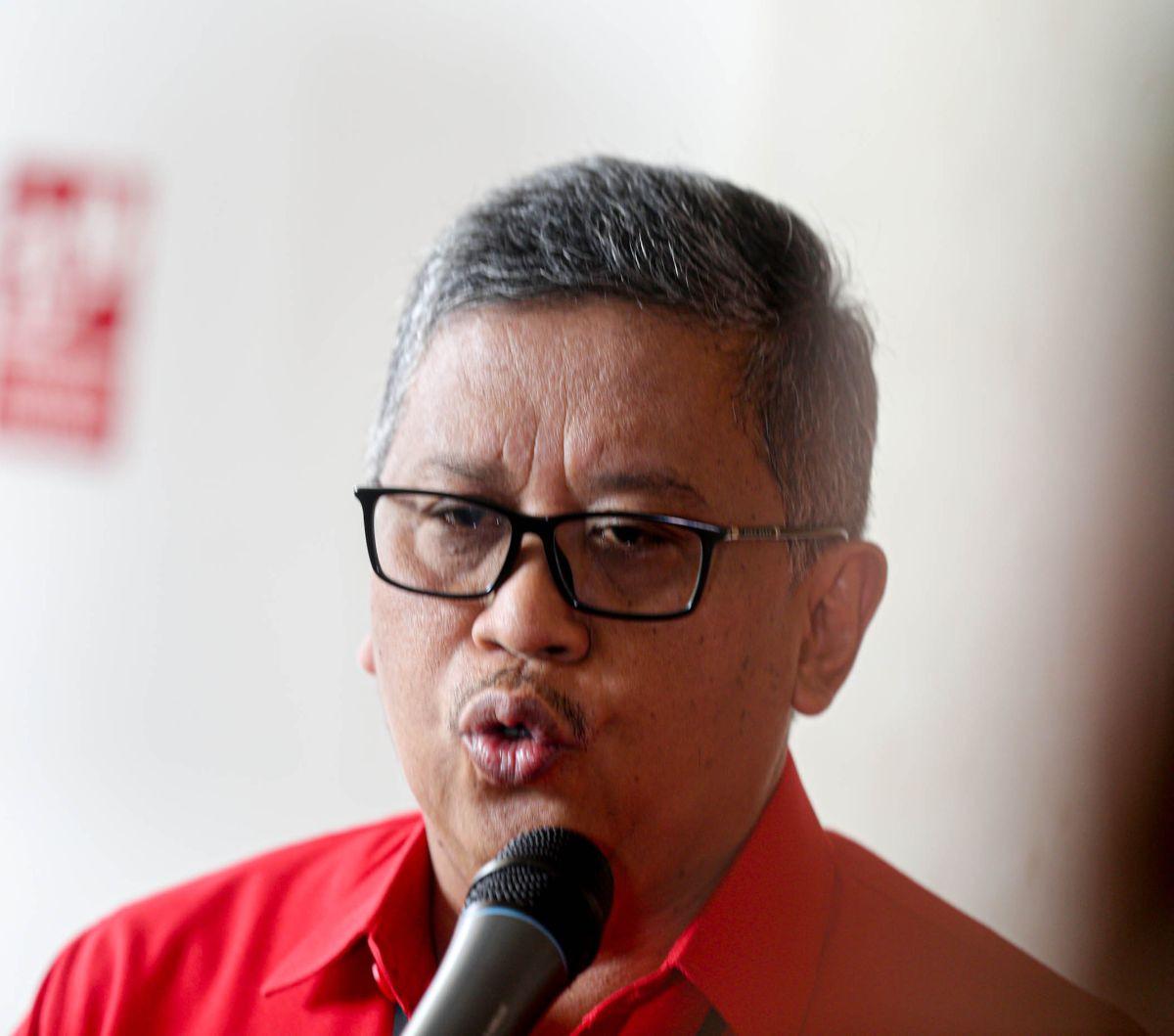 Dia pun menyinggung formasi di setiap koalisi yang ada saat ini. Tiap koalisi terdiri dari partai yang saling beririsan satu dengan yang lain. Hal itu, menurut Hasto, mempersulit meraih kemenangan.&nbsp;<br>