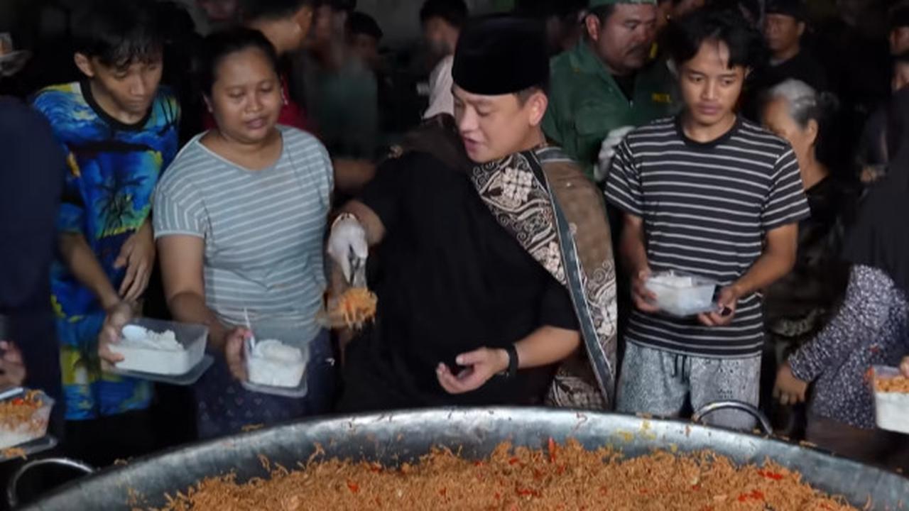 Perdana, Bobon Santoso Masak Besar Untuk Sahur Hanya 30 Menit, Langsung Bagi-bagi ke Warga 'Semoga Berkah