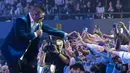 Vokalis UNGU, Pasha, tampil menghibur penggemar dalam konser Waktu Yang Dinanti – Final Chapter di Tennis Indoor Senayan, Jakarta, Jumat (30/10/2026). Penampilan tersebut menjadi bagian dari perayaan 30 tahun perjalanan musik UNGU. (KLY/Budy Santoso)
