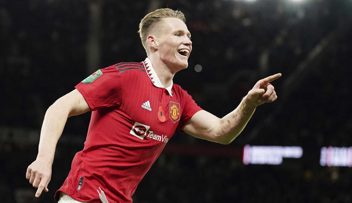 Scott McTominay dipercaya menjadi starter dan tampil apik di lini tengah saat laga melawan Aston Villa. Dia mencetak gol terakhir MU dengan memanfaatkan umpan silang Alejandro Garnacho. (AP/Dave Thompson)