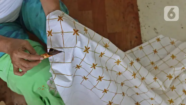 FOTO: Proses Pembuatan Batik