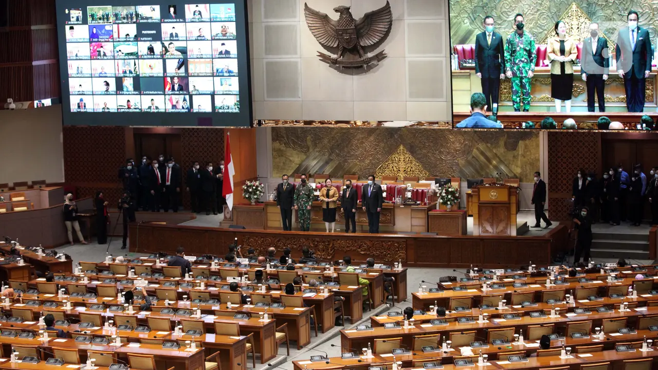FOTO: Paripurna DPR Setujui Andika Perkasa Jabat Panglima TNI