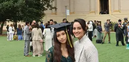 Jasmine Abeng Putri Ririn Ekawati saat Wisuda. [@ririnekawati]
