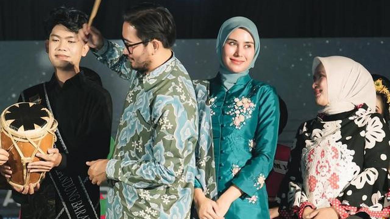 Potret Syahnaz Sadiqah Pakai Kebaya Kerah Shanghai dan Batik Megamendung, Serasi dengan Jeje Govinda