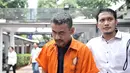 Tersangka MH dihadirkan saat rilis kasus narkoba di Ditnarkoba Polda Metro Jaya, Jakarta, Senin (7/10/2019). Polisi meringkus MH karena tertangkap basah menyelundupkan sabu 20,95 gram yang akan diberikan ke Umar Kei di Rutan Narkoba Polda Metro Jaya. (merdeka.com/Iqbal S. Nugroho)