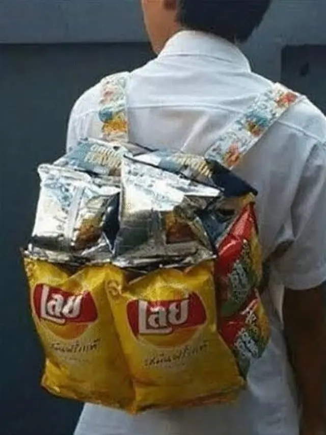 6 Tas yang Dipakai Murid Cowok Saat Sekolah Ini Bikin Ngakak