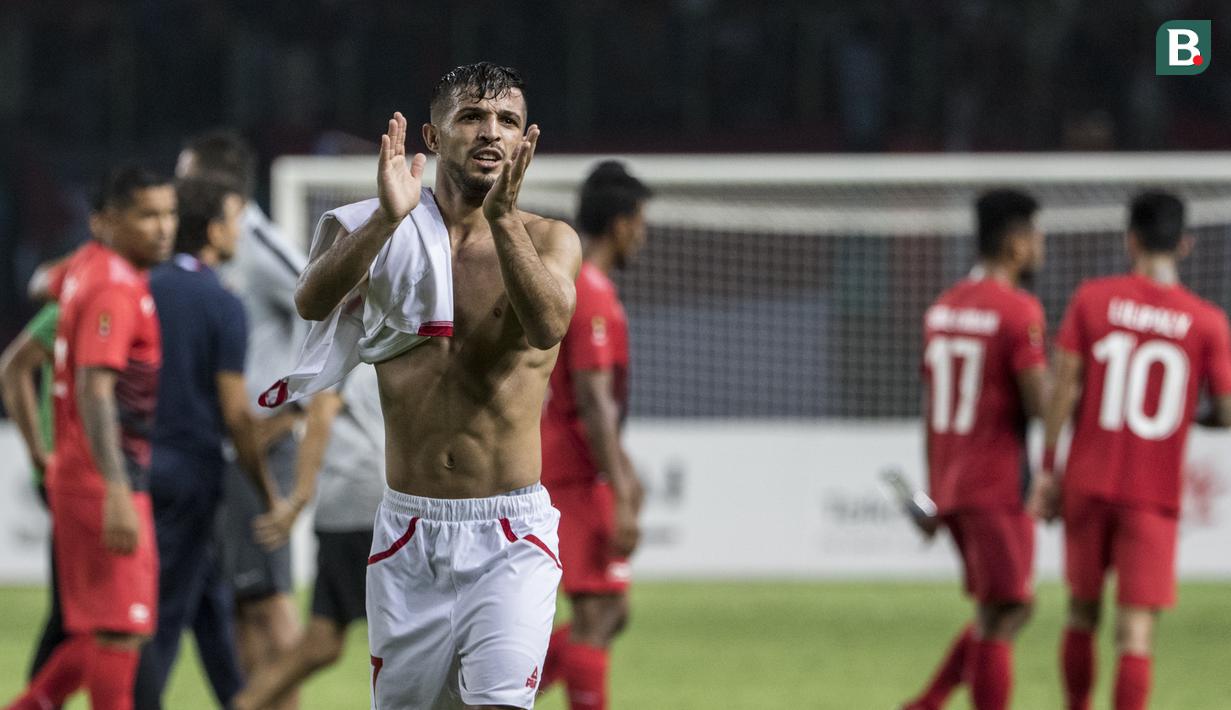 Pemain Palestina, Mahmoud Abuwarda, melakukan selebrasi usai mengalahkan Indonesia pada laga Asian Games di Stadion Patriot, Jawa Barat, Rabu (15/8/2018). Indonesia takluk 1-2 dari Palestina. (Bola.com/Vitalis Yogi Trisna)